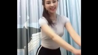 她叫什么名字？ 什么歌的名字？