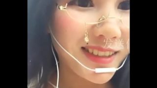 角質女孩羞辱女按摩師