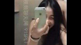 超級淫蕩的騷女衛生間與男友打炮 各種淫蕩話語說個不停