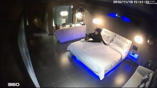 酒店偷拍小伙进房间就扒掉大胸女友的胸罩强制来个胸推后又扯掉裤子暴力抽插