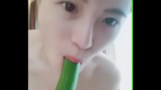[52apian.com] Chinese girl masturbating her hairy pussy with cucumber