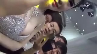 这车展的中国骚逼想火，各种露，不知道在床上得浪成什么样