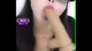 Dâm nữ đeo kính tàu khựa. cực phẩm dâm dục