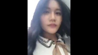 cô bạn gái xinh đẹp đang đi chợ..THÌ…