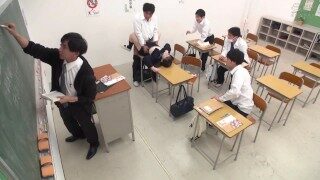 學校內射劇情
