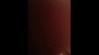 深 夜 酒 吧 嗨 皮 興 致 突 然 來 了 找 了 一 位 妖 豔 性 感 美 女 到 衛 生 間 裏 啪 啪 啪 小 妞 口 技 真 的 贊 對 白 淫 蕩（幼幼资源群1027818723）