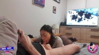 June Liu 刘玥 / SpicyGum – Chinese Teen Giving Blow Job to SexFriend While Playing Mario Kart (Asian)